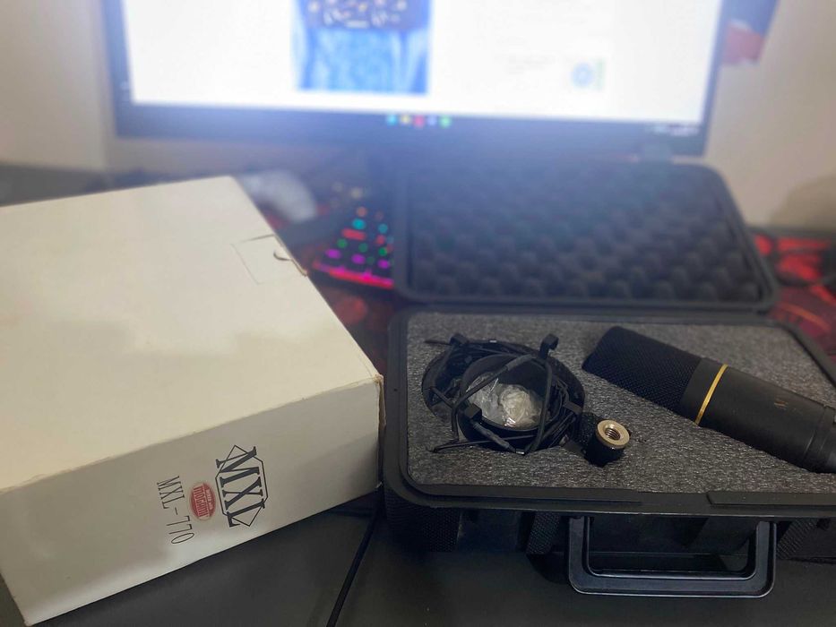 Behringer UMC22 + MXL770