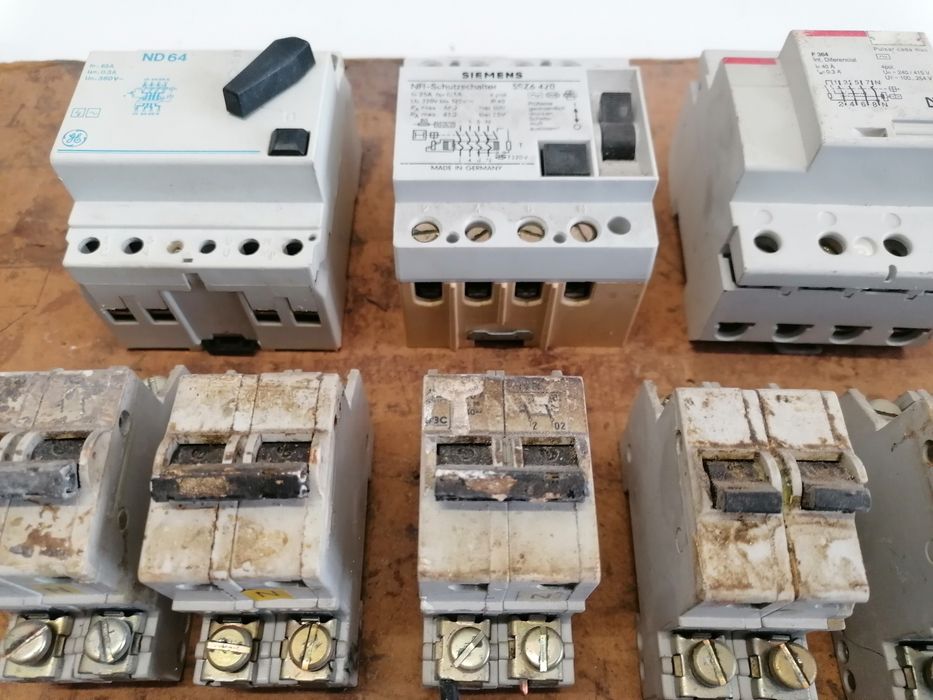 Material eléctrico disjuntores