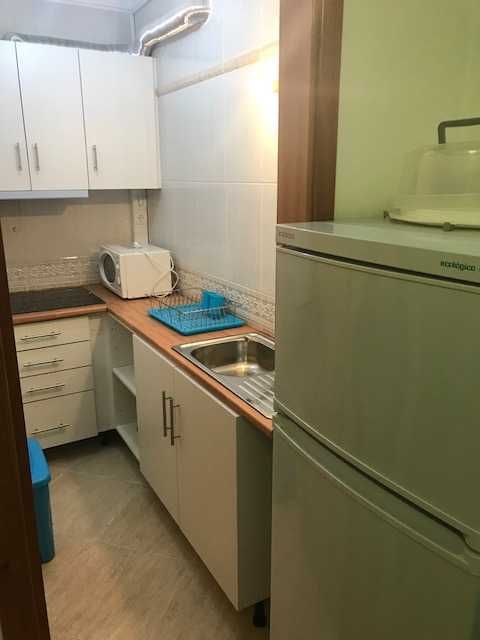 T2 com piscina, primeira linha de praia