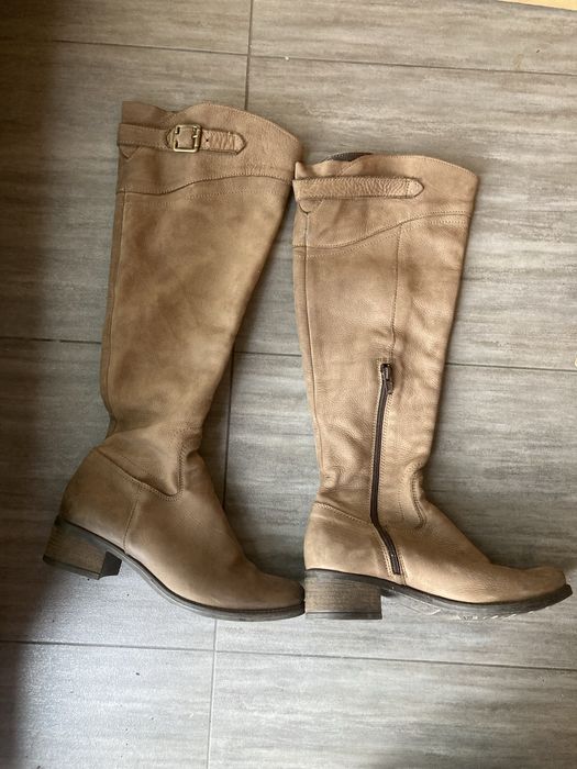 Brązowe skórzane kozaki z klamrą, rozmiar 36