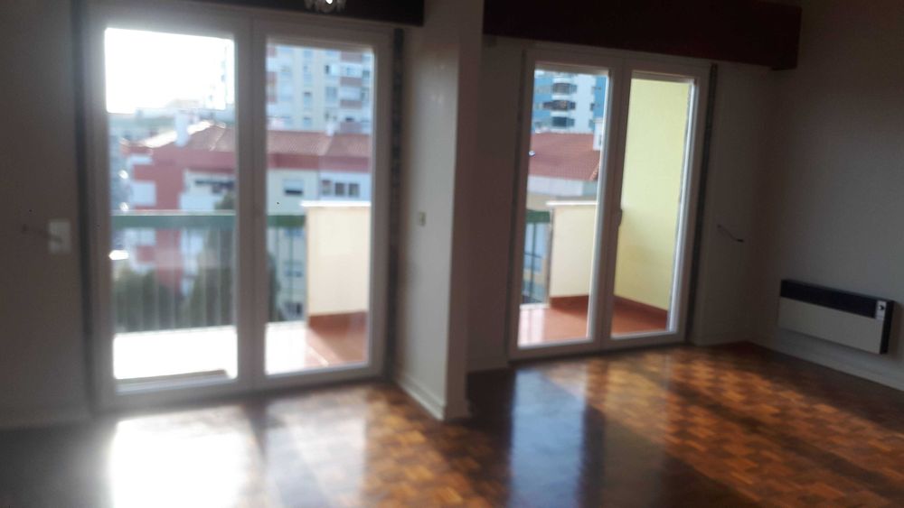 OEIRAS T2 c/vista mar - Próximo da Praia e Estação