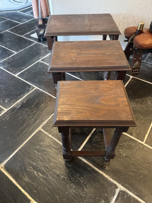 Conjunto de bancos em madeira