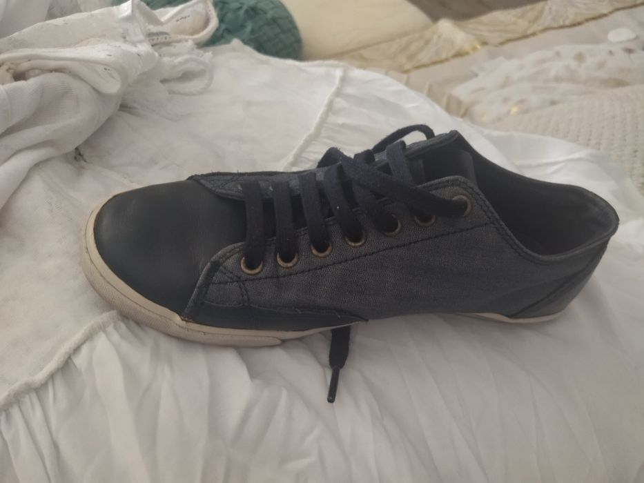 Tênis azul  de  marca 41  em bom estado