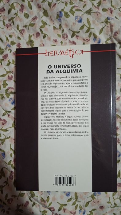 Livro "O universo da alquimia"