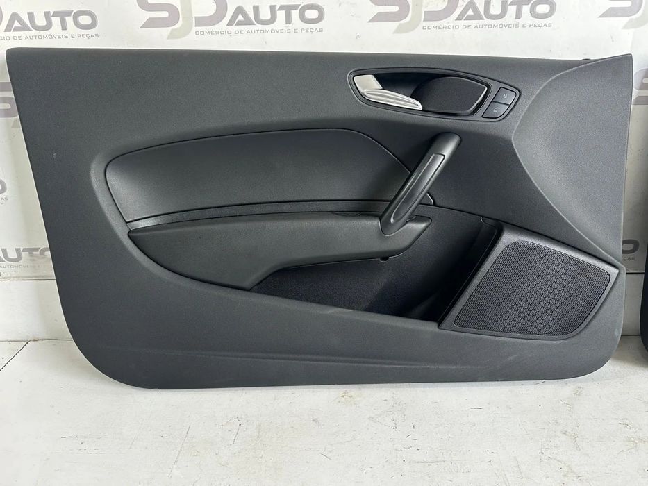 Farda Frente Direita / Esquerda - Audi A1 8X (3 Portas) (2014)