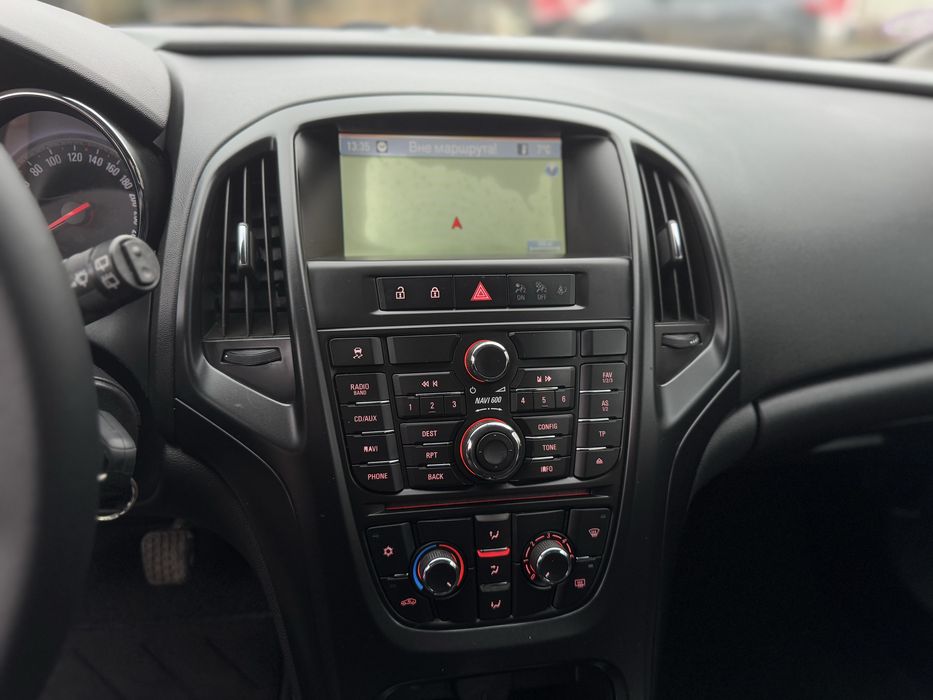 OPEL ASTRA J  2011 рік