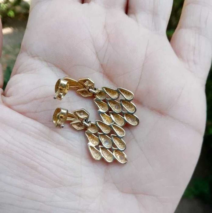 Brincos antigos, de prata contrastada com brilhantes