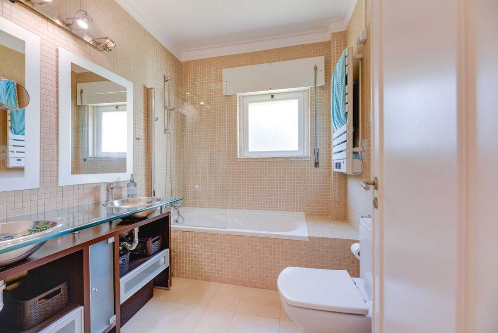 Excelente Quarto em casa com jardim privado Estoril