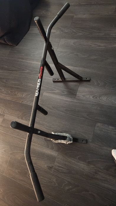 Drążek do podciągania – montaż na ścianę