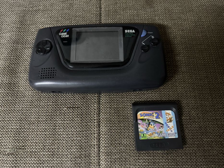 Game Gear com jogo