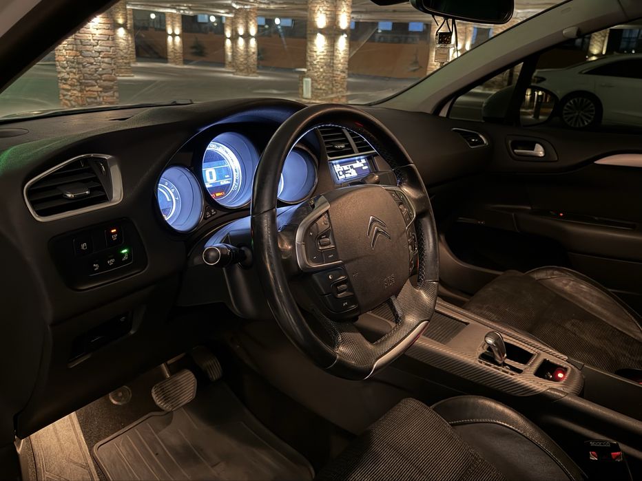 Citroen C4 / 2012 / дизель 1.6