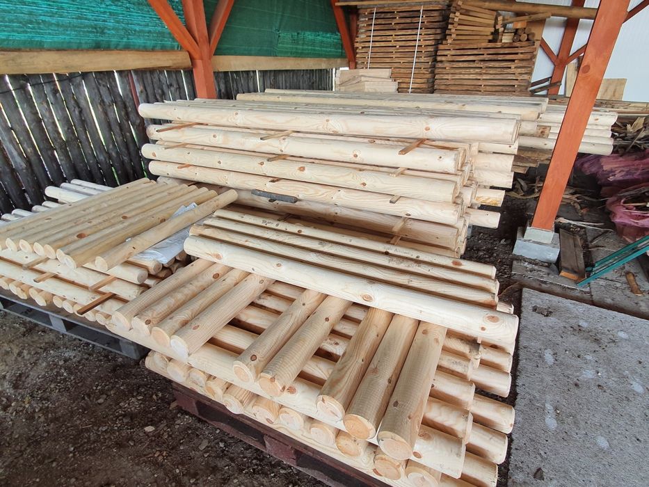 Paliki toczone, słupki drewniane, palisada, huśtawka