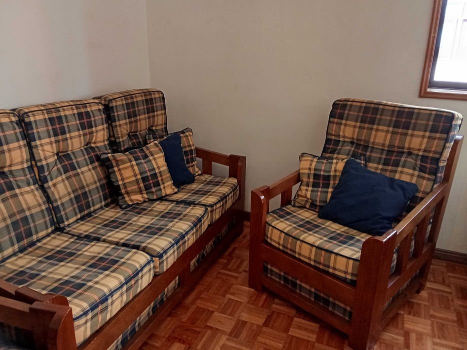 Sofá 3 lugares + 2 cadeirões em madeira maciça