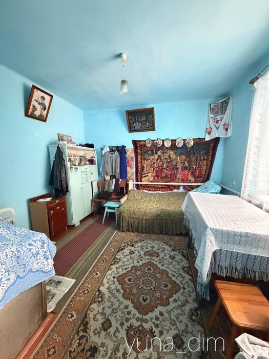 Продаж будинку з хорошим розташуванням