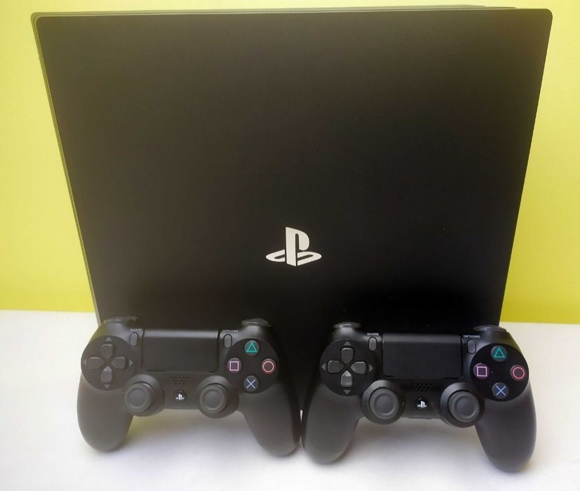REZERWACJA- Konsola PlayStation 4 PRO + 2 Oryginalne Pady