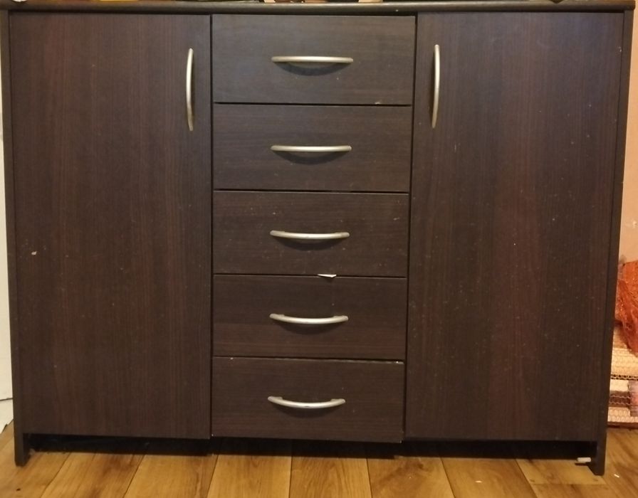 Cztery komody stojace