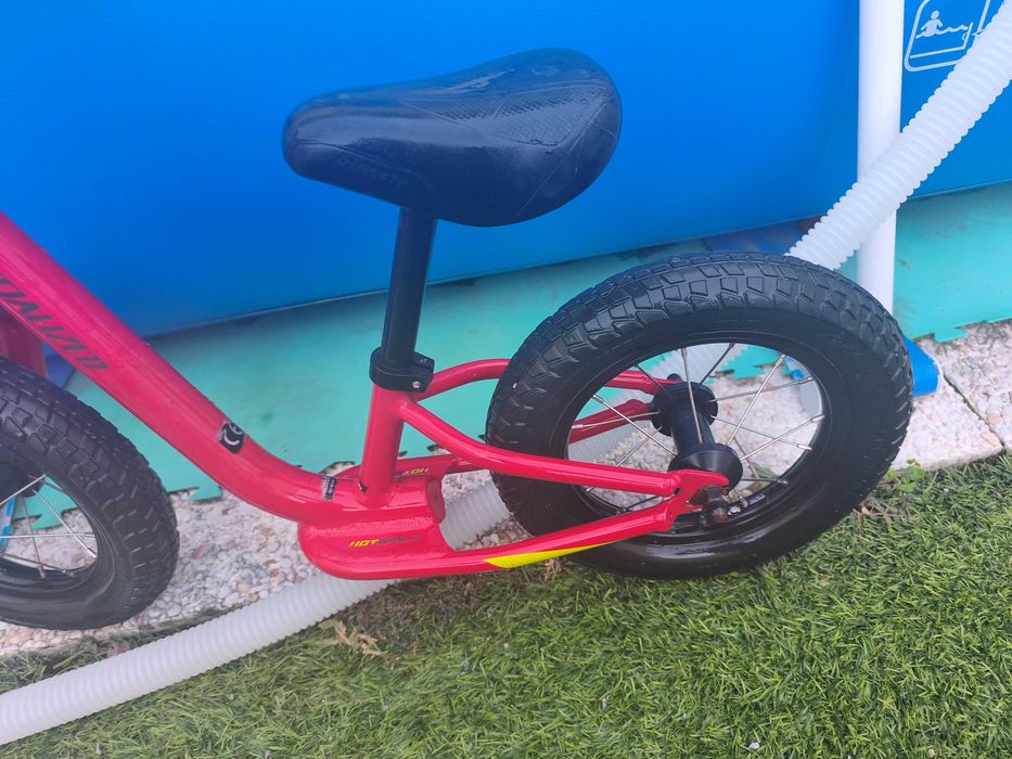 Bicicleta de equilíbrio Specialized Hotwalk