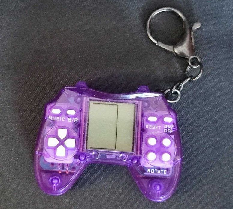 Consola retro em chaveiro