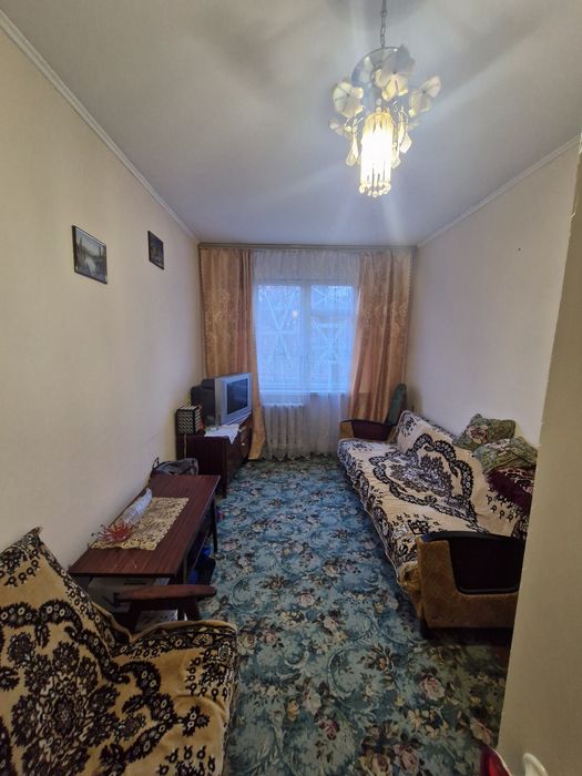 Продається 3-кімната квартира  провулок Шкільний