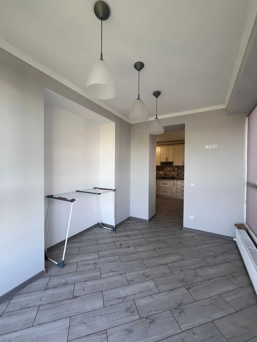 Велика 3 кімнатна квартира у Калиновій Слободі