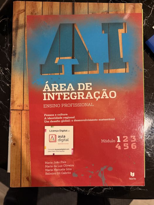 Livros escolares impecáveis