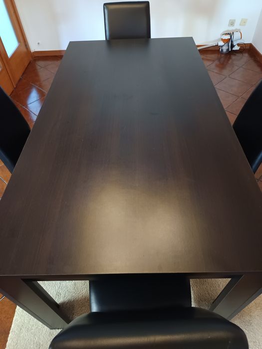 Mesa de refeição para sala. Sem cadeiras