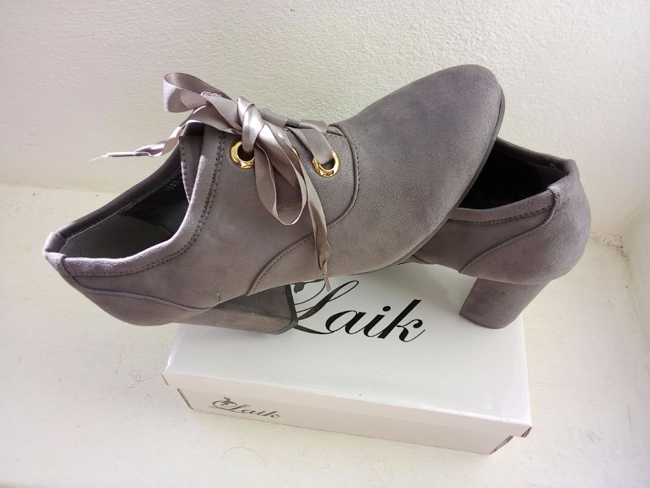 Botins cinzentos com atacadores em cetim - Tamanho 41 - Novos!