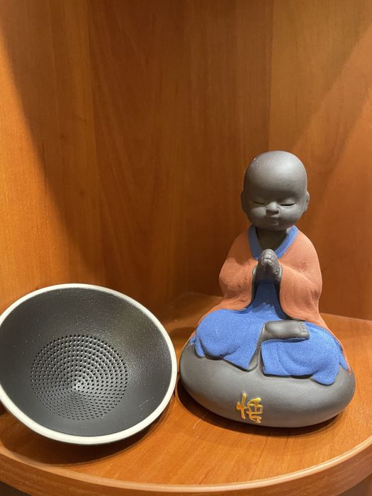 Статуетка та ситечко