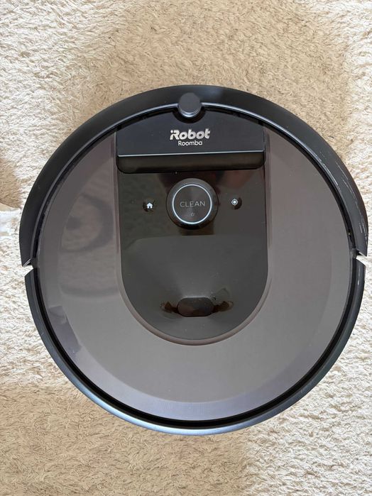 iRobot Roomba i7 – Aspirador Robot com Base de Carregamento
