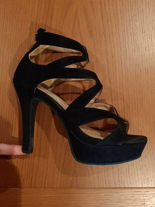 Sandália preta camurça