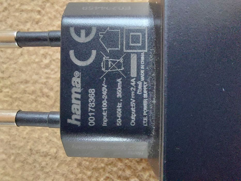 Зарядний пристрій Hama з 2 х USB-портами 3.1A 15,5W + 2,4А Німеччина