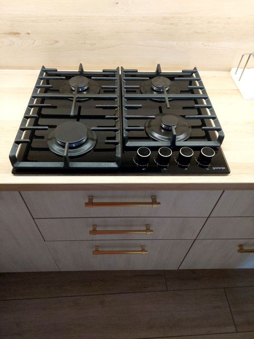 Продаю газову поверхню "Гореньє"