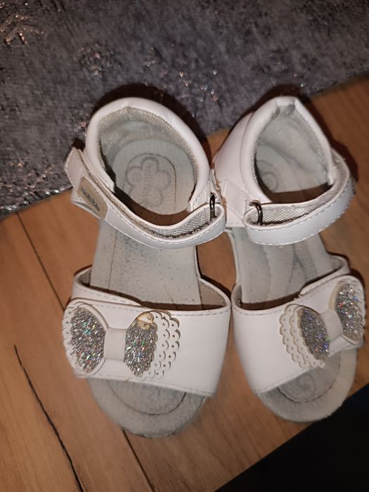 Białe sandałki rozm. 23