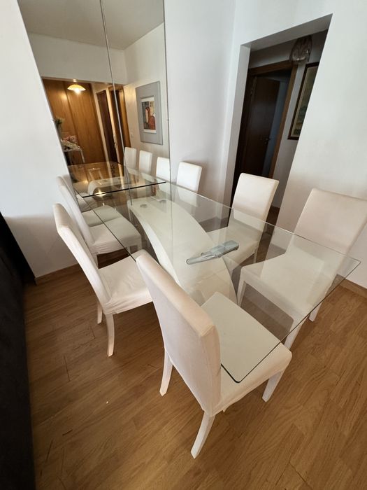 Mesa com 6 cadeiras