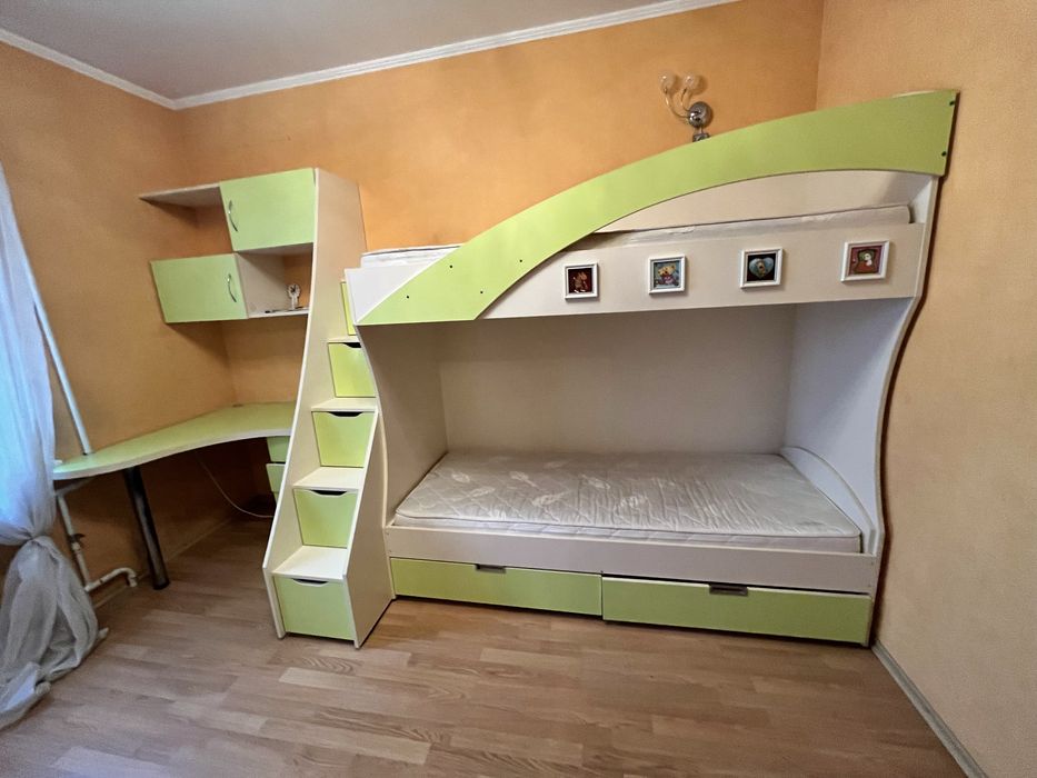 Коплект детской мебели .