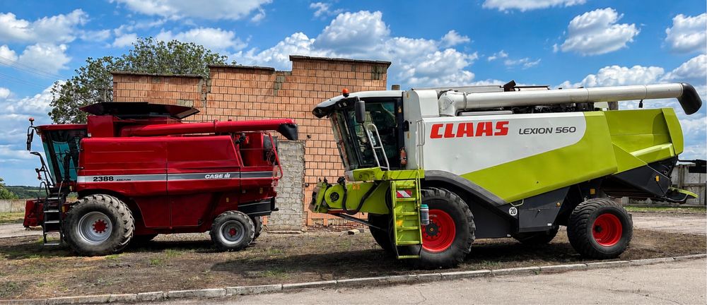 Комбайн Case 2388 та Claas Lexion 560