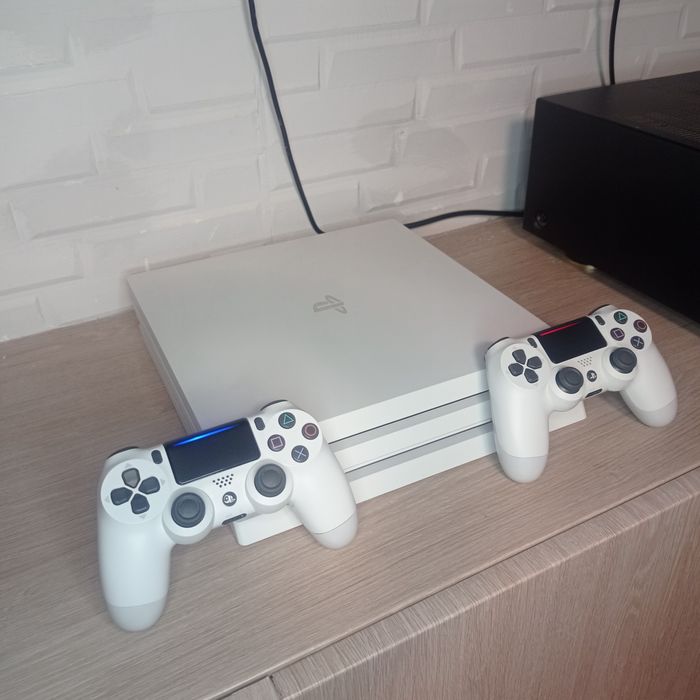 PS4 Pro біла. магазин. чек. гарантія