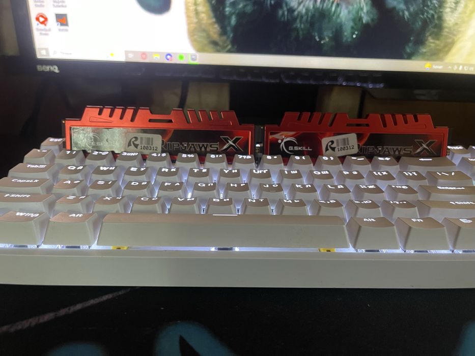 Оперотивна память F3-12800 2 плашки по 4 gb ddr3 -1600 б/у все робить