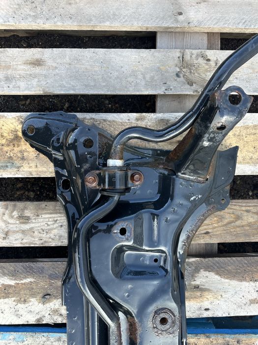 Підрамник передній, балка передня Toyota Yaris 3 lll 2011-2020