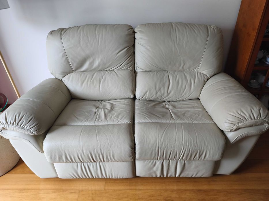 Sofá em bom estado. Disponível em Oeiras. 150,00 €