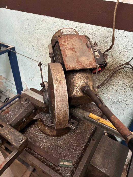 máquina de cortar ferro