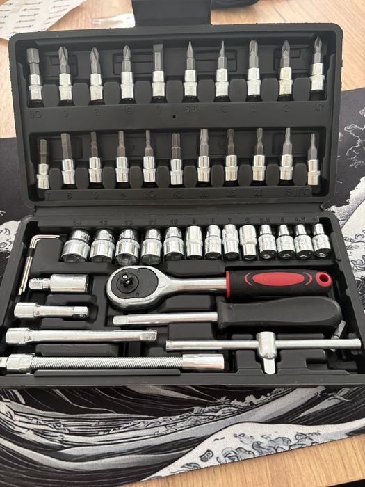 Zestaw kluczy nasadkowych (46 sztuk)