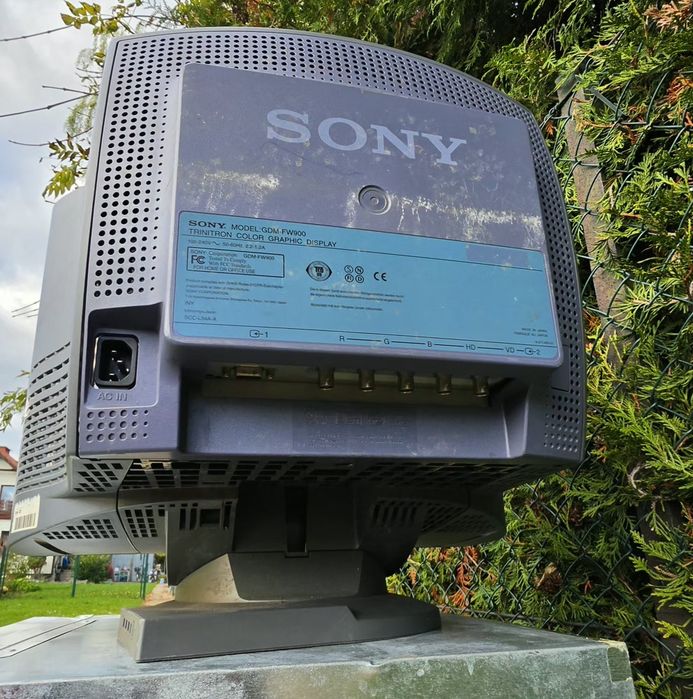 monitor Sony model GDM-FW900