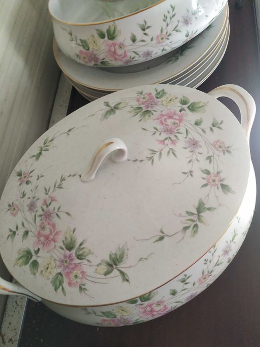 "Batalha" Dinnerware Set64752107655041120