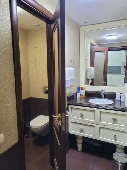 Аренда приміщення фасад 165м2 клініка стоматологія Липки Арсенальна