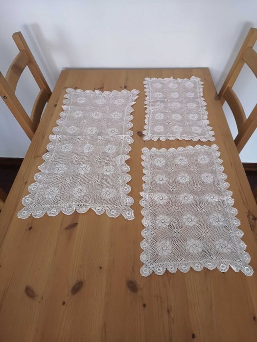 Conjunto de 3 naperons em renda