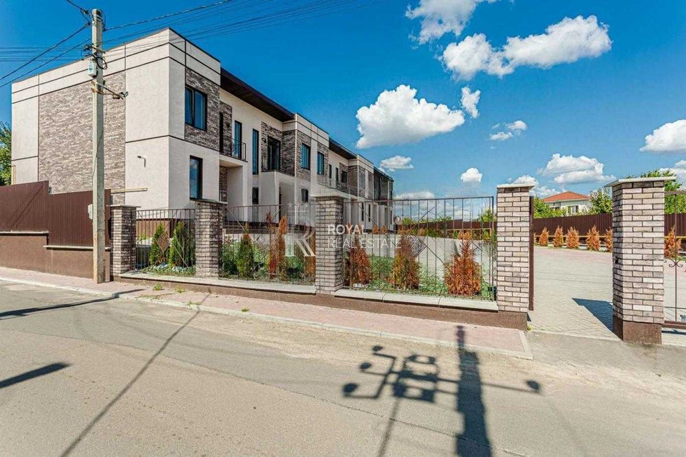 Продаж Таунхаус Гатне 180 м² 3 сотки 3 кімнати Бомбосховище Двір 50 м² 2 паркомісця 20 хв до метро Теремки