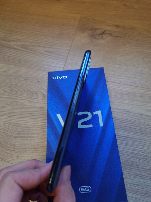 Smartfon Vivo v21 5g jak nowy