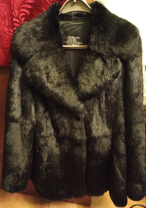 Шуба з натурального кролика чорного кольору в гарному стані