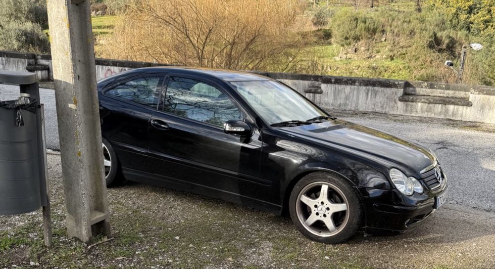 Mercedes c220 sportcoupe amg  (acidentado)